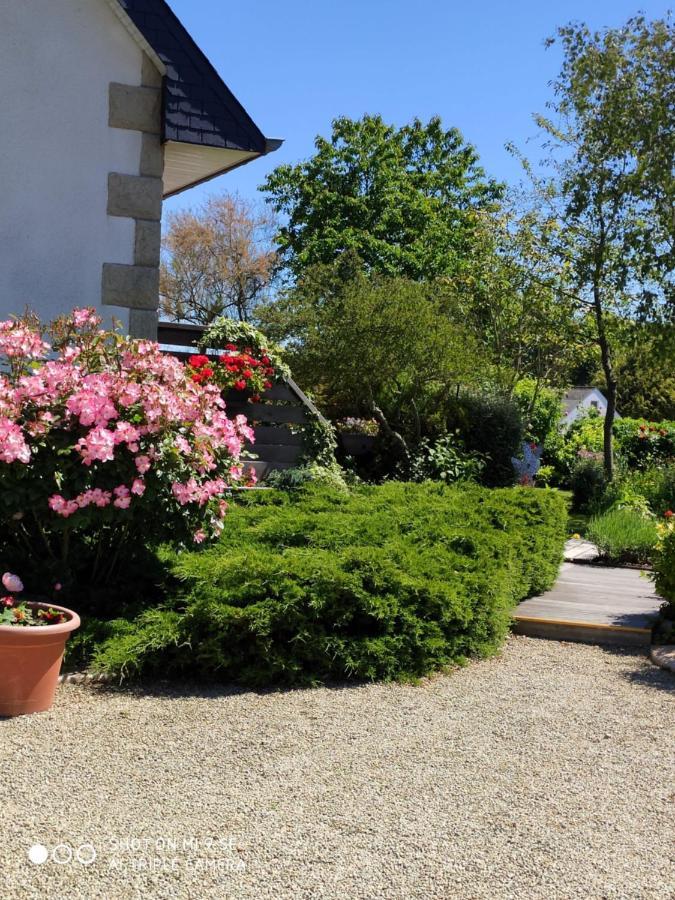 Les Chambres Des Badious Plerguer Exterior photo